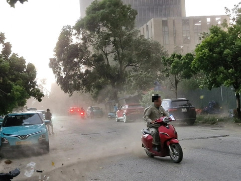 CỰC QUAN TRỌNG: Bão Wipha sắp đổ bộ, sinh viên ở trọ tại Hà Nội nhất định biết những điều này - Ảnh 1.