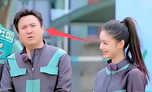 Lộ cả loạt hình ảnh nghi "sao nam mẫu mực nhất showbiz" vụng trộm đến có con với mỹ nhân tai tiếng kém 17 tuổi - Ảnh 5. Lộ cả loạt hình ảnh nghi "sao nam mẫu mực nhất showbiz" vụng trộm đến có con với mỹ nhân tai tiếng kém 17 tuổi - Ảnh 5.