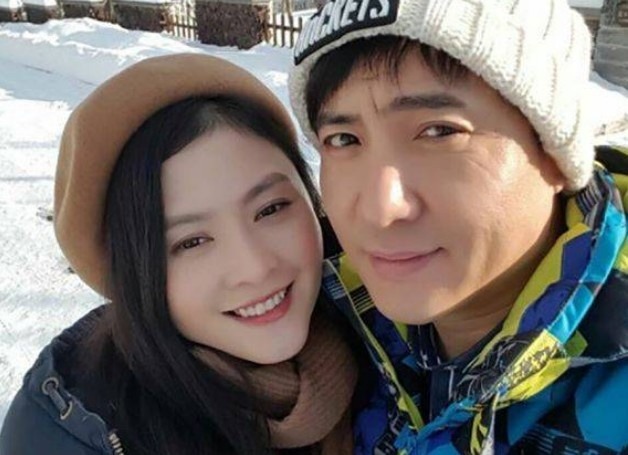 Lộ cả loạt hình ảnh nghi "sao nam mẫu mực nhất showbiz" vụng trộm đến có con với mỹ nhân tai tiếng kém 17 tuổi - Ảnh 9. Lộ cả loạt hình ảnh nghi "sao nam mẫu mực nhất showbiz" vụng trộm đến có con với mỹ nhân tai tiếng kém 17 tuổi - Ảnh 9.