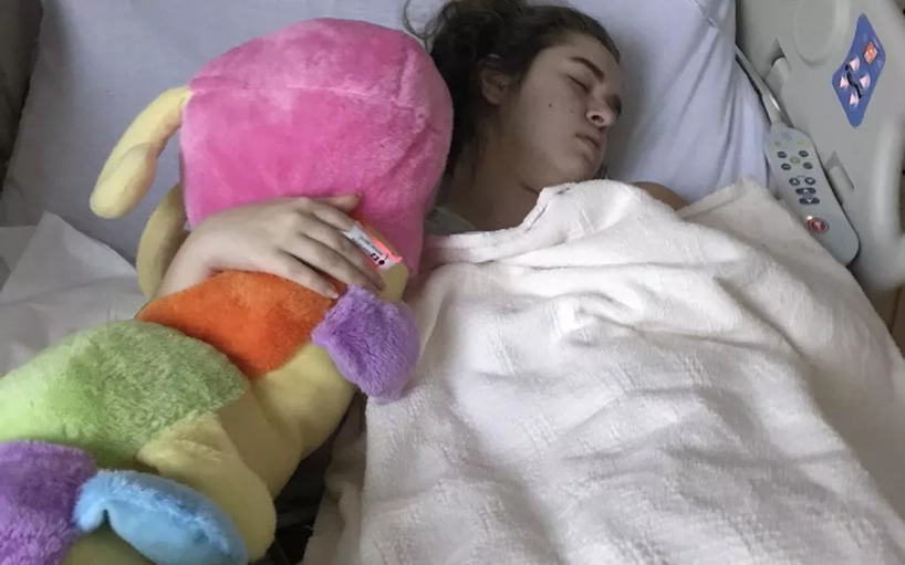 Dọn dẹp nhà đón Tết, bé gái lớp 2 bị