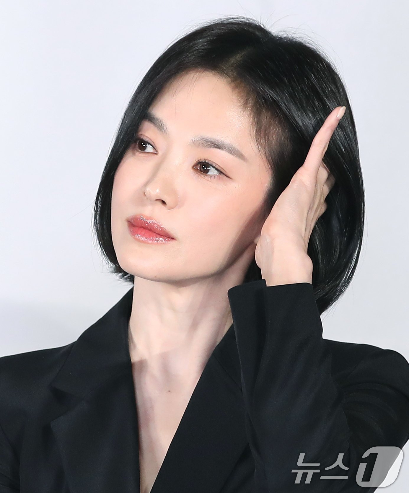 Song Hye Kyo dùng kem dưỡng siêu đắt đỏ nhưng có 4 bản "dupe" bình dân ngừa lão hóa đỉnh không kém - Ảnh 2. Song Hye Kyo dùng kem dưỡng siêu đắt đỏ nhưng có 4 bản "dupe" bình dân ngừa lão hóa đỉnh không kém - Ảnh 2.