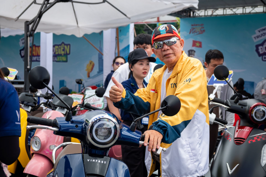 Giới tài xế công nghệ chủ động đổi xe điện tại sự kiện Đổi xăng lấy điện ở TP.HCM - Ảnh 2.