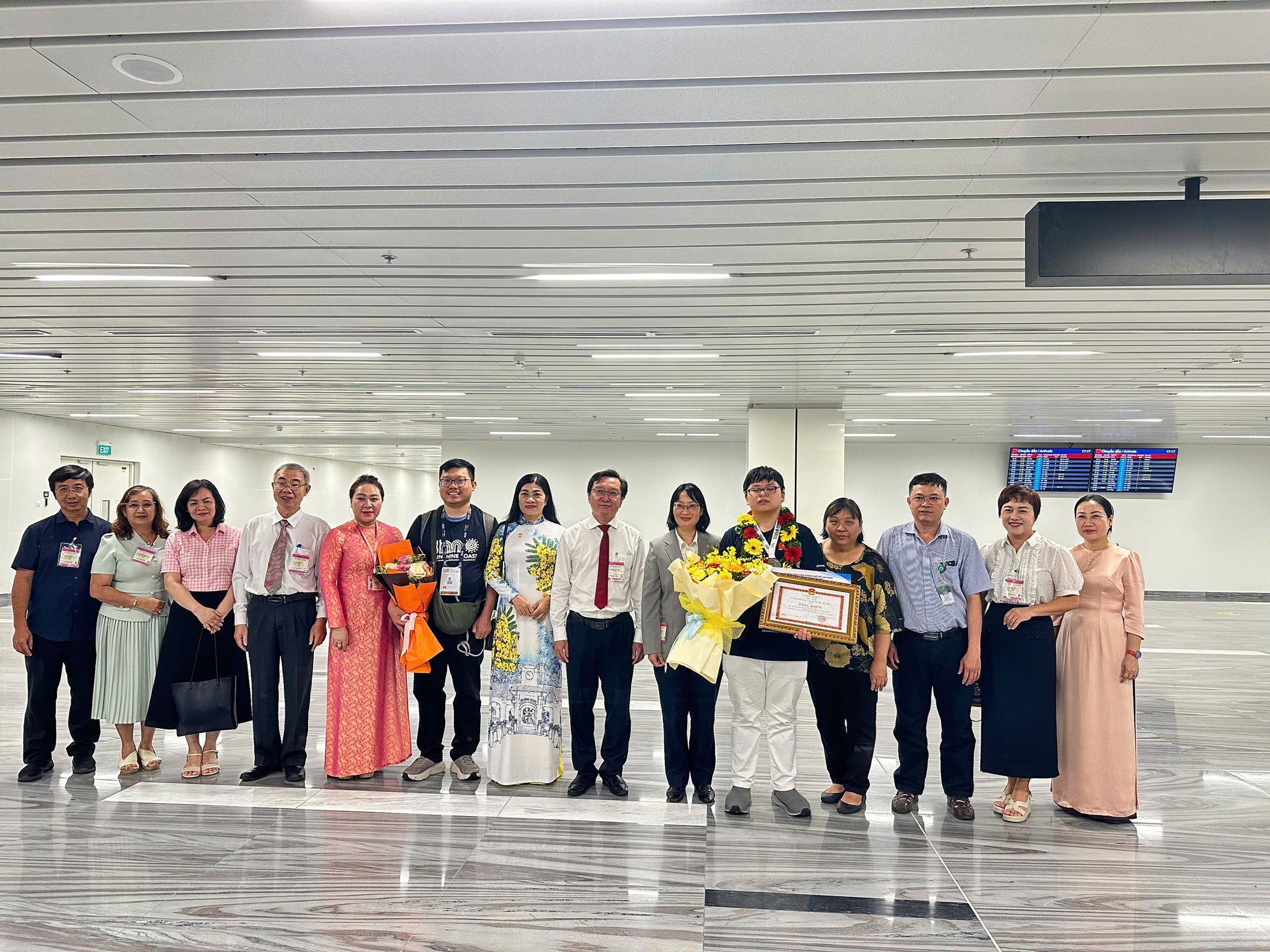 TP HCM thưởng nóng 50 triệu đồng cho 1 học sinh đạt thành tích đặc biệt - Ảnh 3. TP HCM thưởng nóng cho học sinh Trường THPT chuyên Lê Hồng Phong vừa đạt thành tích đặc biệt - Ảnh 3.