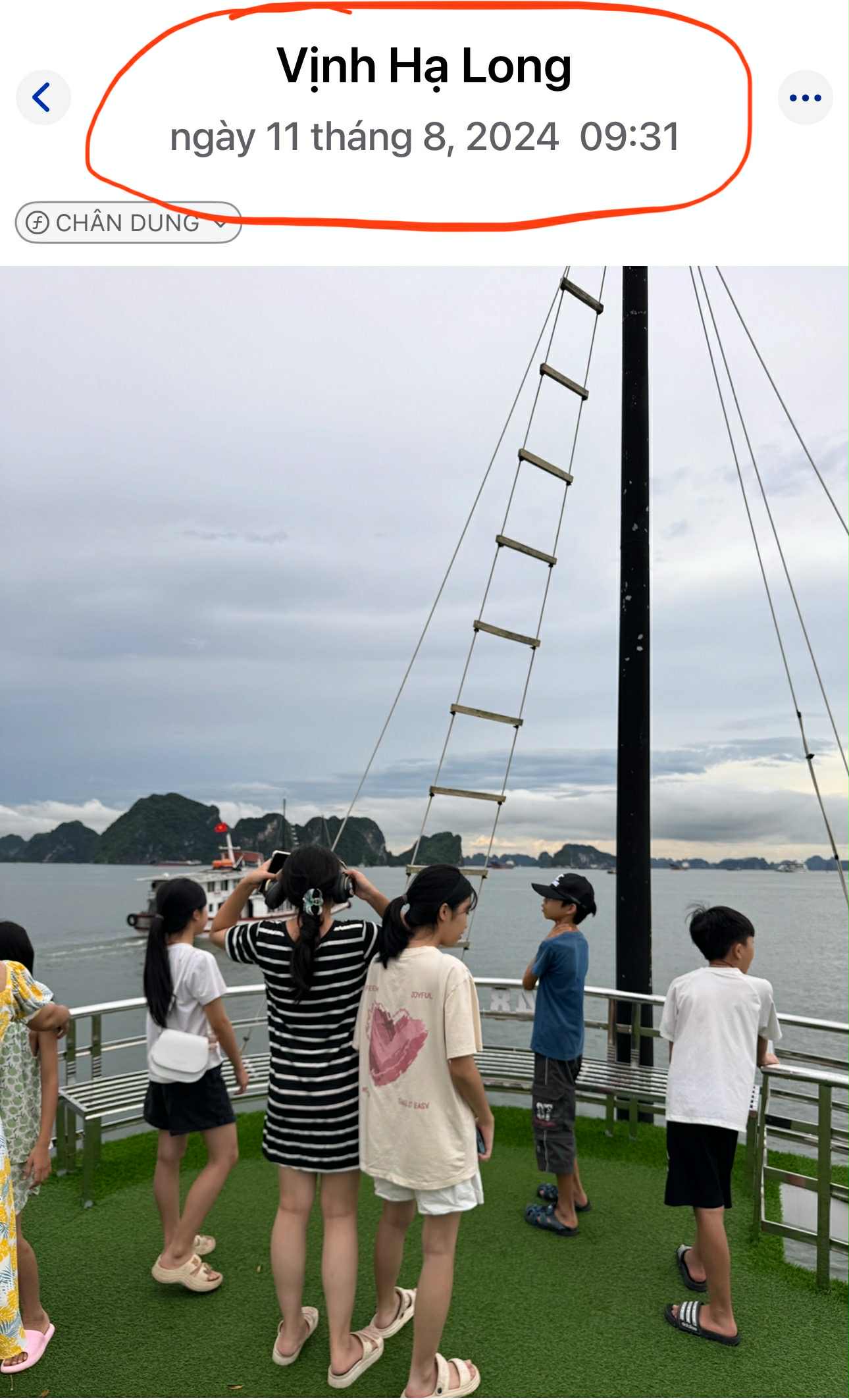 Phẫn nộ vì bức ảnh du lịch năm 2024 của các em nhỏ bị xuyên tạc thành "khoảnh khắc cuối cùng" trước vụ lật tàu ở Hạ Long - Ảnh 5. Phẫn nộ vì bức ảnh du lịch năm 2024 của các em nhỏ bị xuyên tạc thành "khoảnh khắc cuối cùng" trước vụ lật tàu ở Hạ Long - Ảnh 5.
