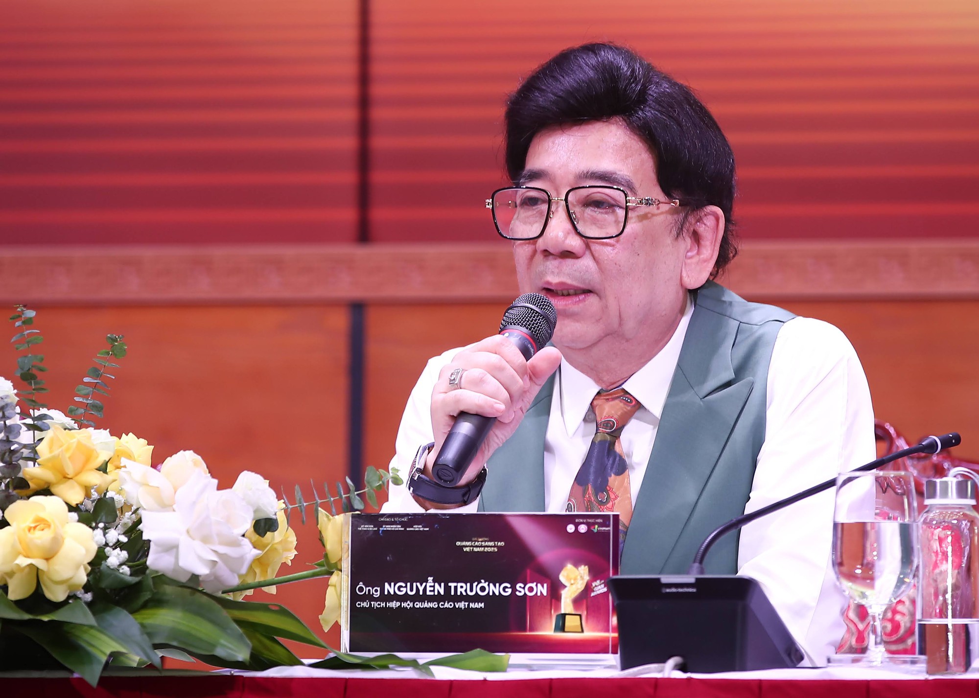 Luật Quảng cáo sửa đổi “siết” chặt hành vi của nghệ sĩ, người nổi tiếng - Ảnh 4. “Siết” hành vi nghệ sĩ, người nổi tiếng - Ảnh 3.