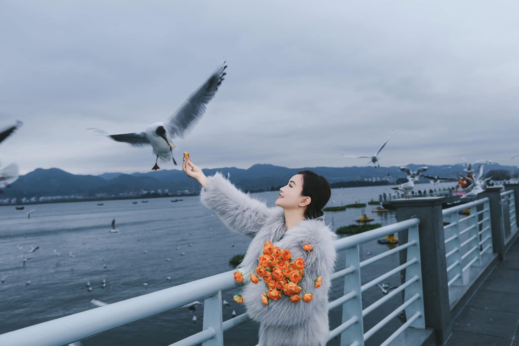 Nữ diễn viên Vbiz nói gì khi bị mỉa mai “4 đời chồng rồi còn đòi phát sáng sau ly hôn” - Ảnh 3. Nữ diễn viên Vbiz nói gì khi bị mỉa mai “4 đời chồng rồi còn đòi phát sáng sau ly hôn” - Ảnh 3.