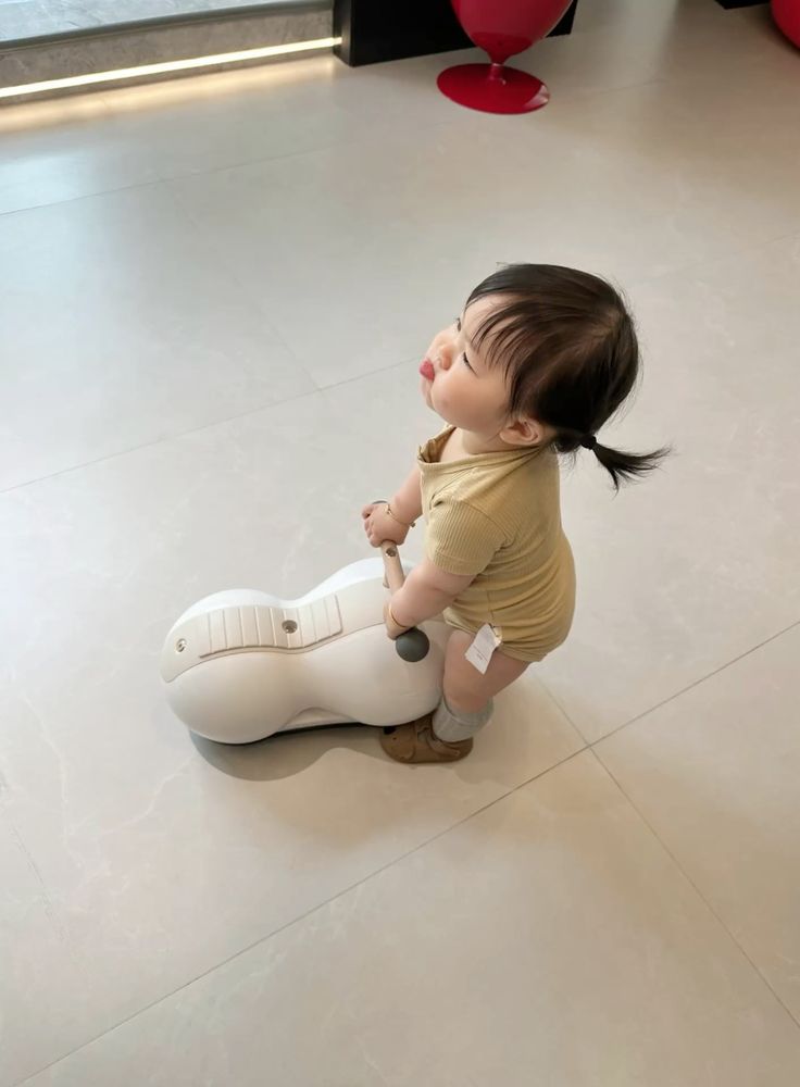 Con đòi hỏi bằng được nhưng cả thèm chóng chán: Phản ứng khác biệt của bố mẹ EQ thấp và bố mẹ EQ cao- Ảnh 2. Con đòi hỏi bằng được nhưng cả thèm chóng chán: Phản ứng khác biệt của bố mẹ EQ thấp và bố mẹ EQ cao- Ảnh 2.