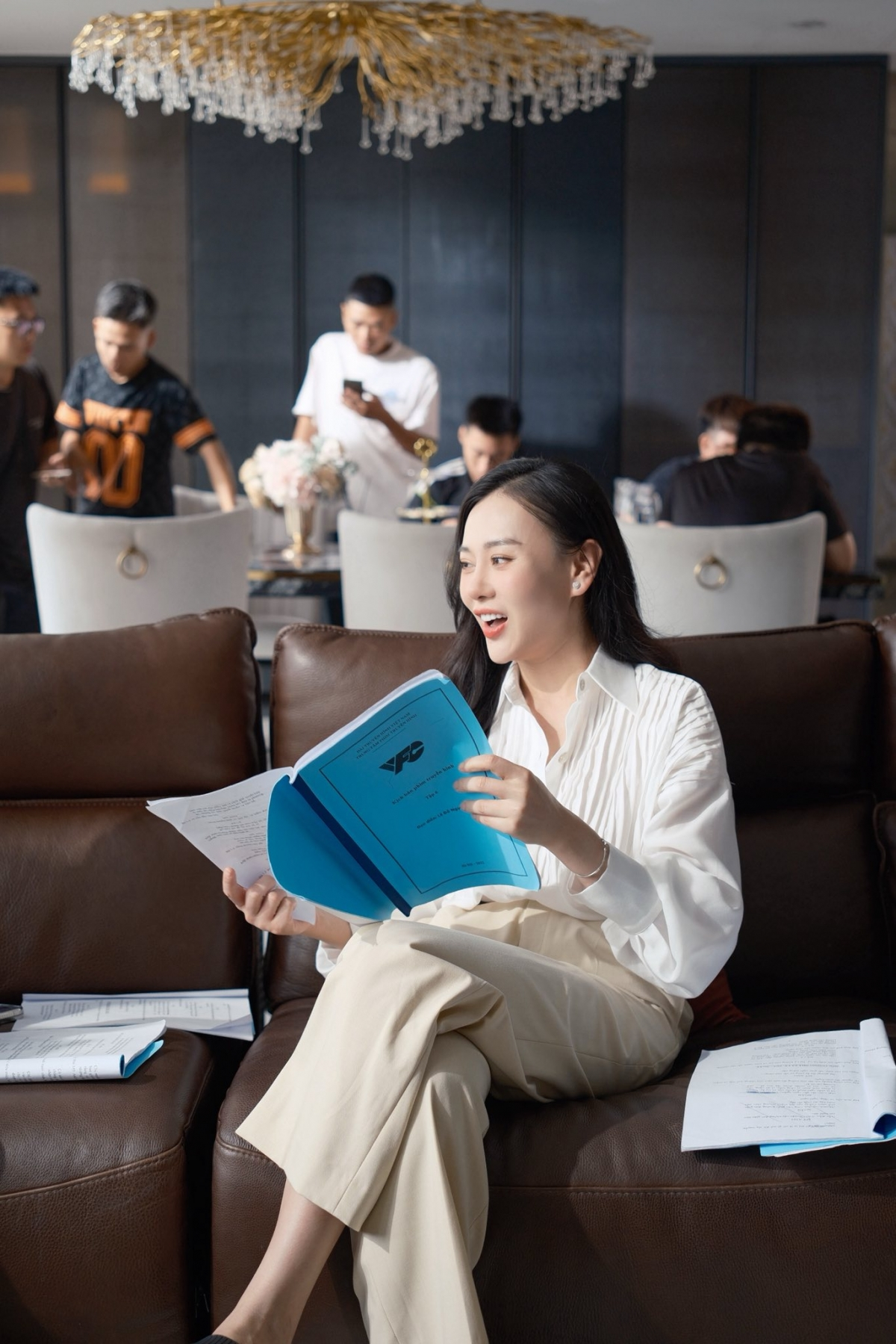 Bức ảnh chụp cùng 1 mỹ nhân VFC khiến Doãn Quốc Đam bị netizen tấn công - Ảnh 4. Bức ảnh chụp cùng 1 mỹ nhân VFC khiến Doãn Quốc Đam bị netizen tấn công - Ảnh 4.