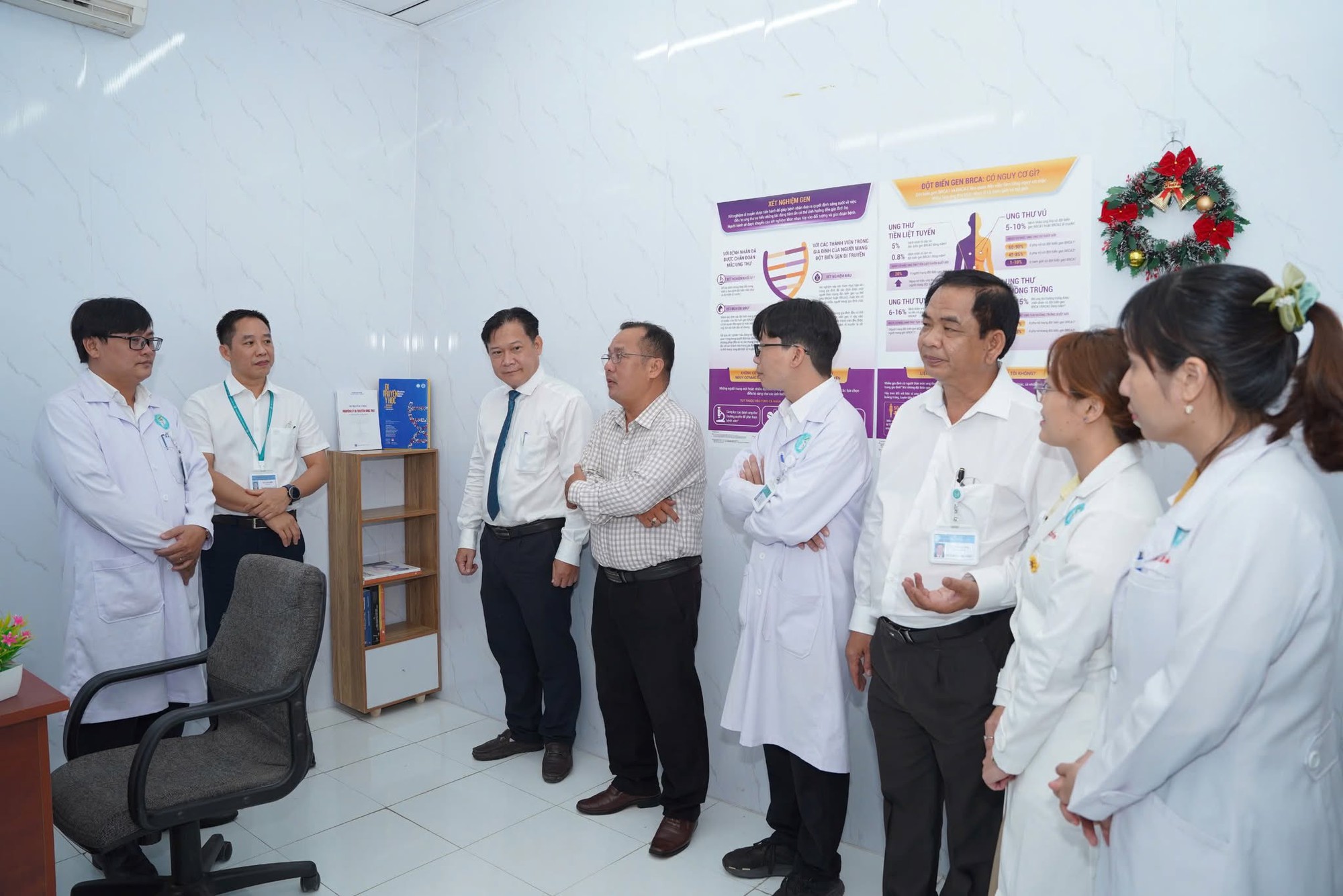 Nâng tầm phòng chống ung thư: Bệnh nhân có thể nhận diện sớm yếu tố di truyền ung thư - Ảnh 1. Nâng tầm phòng chống ung thư: Bệnh nhân có thể nhận diện sớm yếu tố di truyền ung thư - Ảnh 1.