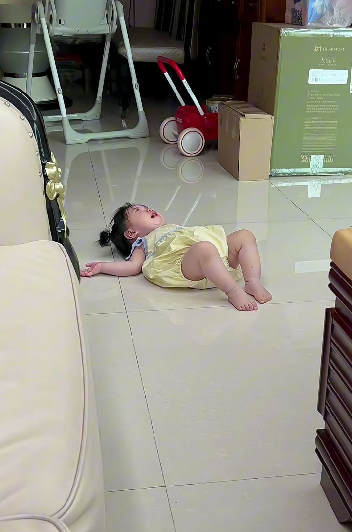 Con đòi hỏi bằng được nhưng cả thèm chóng chán: Phản ứng khác biệt của bố mẹ EQ thấp và bố mẹ EQ cao- Ảnh 3. Con đòi hỏi bằng được nhưng cả thèm chóng chán: Phản ứng khác biệt của bố mẹ EQ thấp và bố mẹ EQ cao- Ảnh 3.