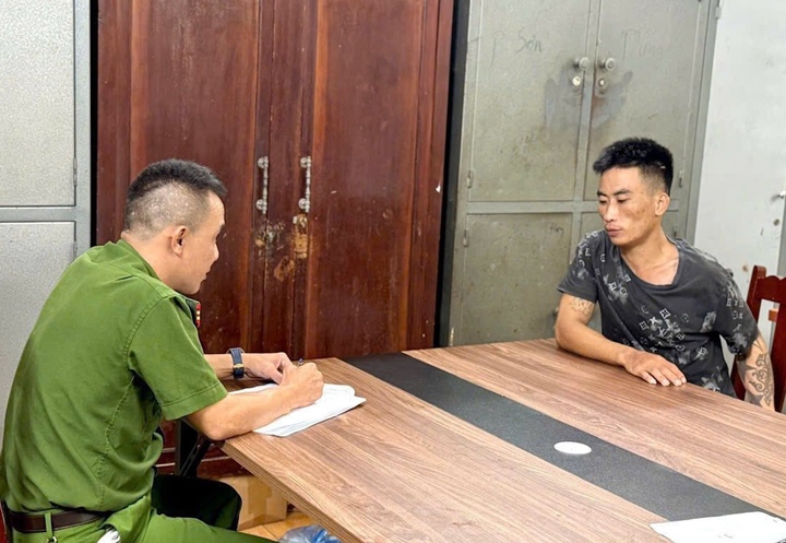 3 giờ nghẹt thở giải cứu cô gái bị thanh niên dùng dao khống chế trên taxi - Ảnh 1. 3 giờ nghẹt thở giải cứu cô gái bị thanh niên dùng dao khống chế trên taxi - Ảnh 1.