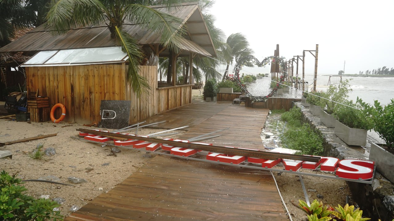 Trực tiếp: Bão số 3 đổ bộ đất liền Hưng Yên - Ninh Bình; CSGT Hà Nội khuyến cáo người dân hạn chế ra đường- Ảnh 23. Trực tiếp: Bão số 3 đổ bộ đất liền Hưng Yên - Ninh Bình; CSGT Hà Nội khuyến cáo người dân hạn chế ra đường- Ảnh 23.