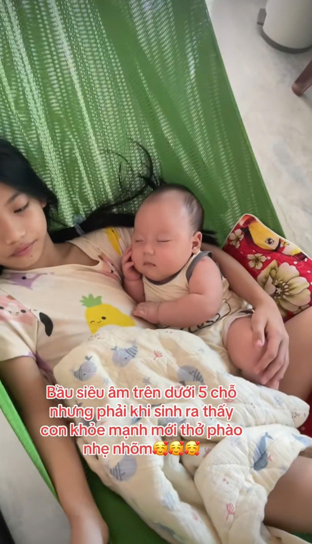 Khối nghỉ hè này lạ lắm: Nhìn cảnh vừa cưng vừa thương này sẽ hiểu vì sao các cụ nói "ruộng sâu trâu nái không bằng con gái đầu lòng"- Ảnh 1. Khối nghỉ hè này lạ lắm: Nhìn cảnh vừa cưng vừa thương này sẽ hiểu vì sao các cụ nói "ruộng sâu trâu nái không bằng con gái đầu lòng"- Ảnh 1.
