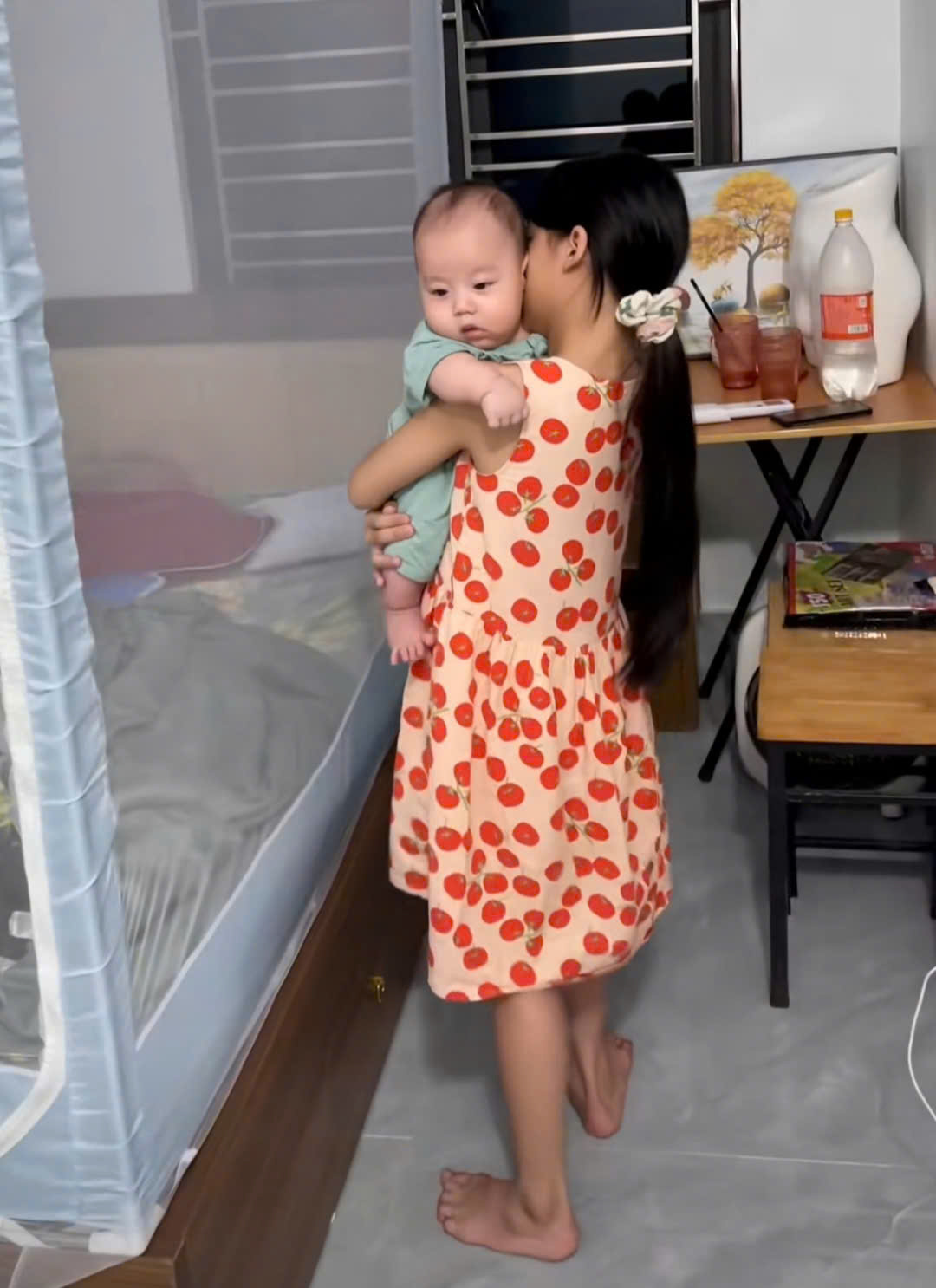 Khối nghỉ hè này lạ lắm: Nhìn cảnh vừa cưng vừa thương này sẽ hiểu vì sao các cụ nói Khối nghỉ hè này lạ lắm: Nhìn cảnh vừa cưng vừa thương này sẽ hiểu vì sao các cụ nói