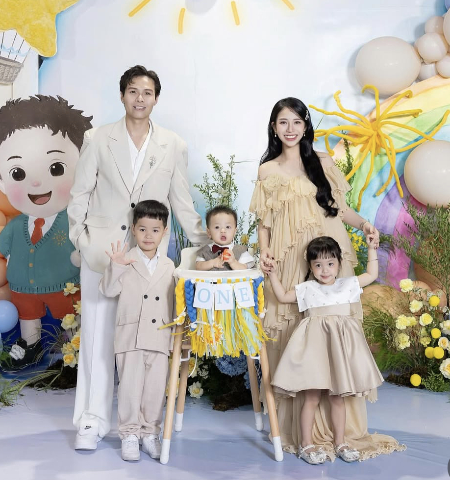 Vừa thông báo đi sinh lần thứ 4, ái nữ nhà đại gia Minh Nhựa tiếp tục khoe tiệc đầy tháng của con khiến dân tình bối rối- Ảnh 1. Vừa thông báo đi sinh lần thứ 4, ái nữ nhà đại gia Minh Nhựa tiếp tục khoe tiệc đầy tháng của con khiến dân tình bối rối- Ảnh 1.