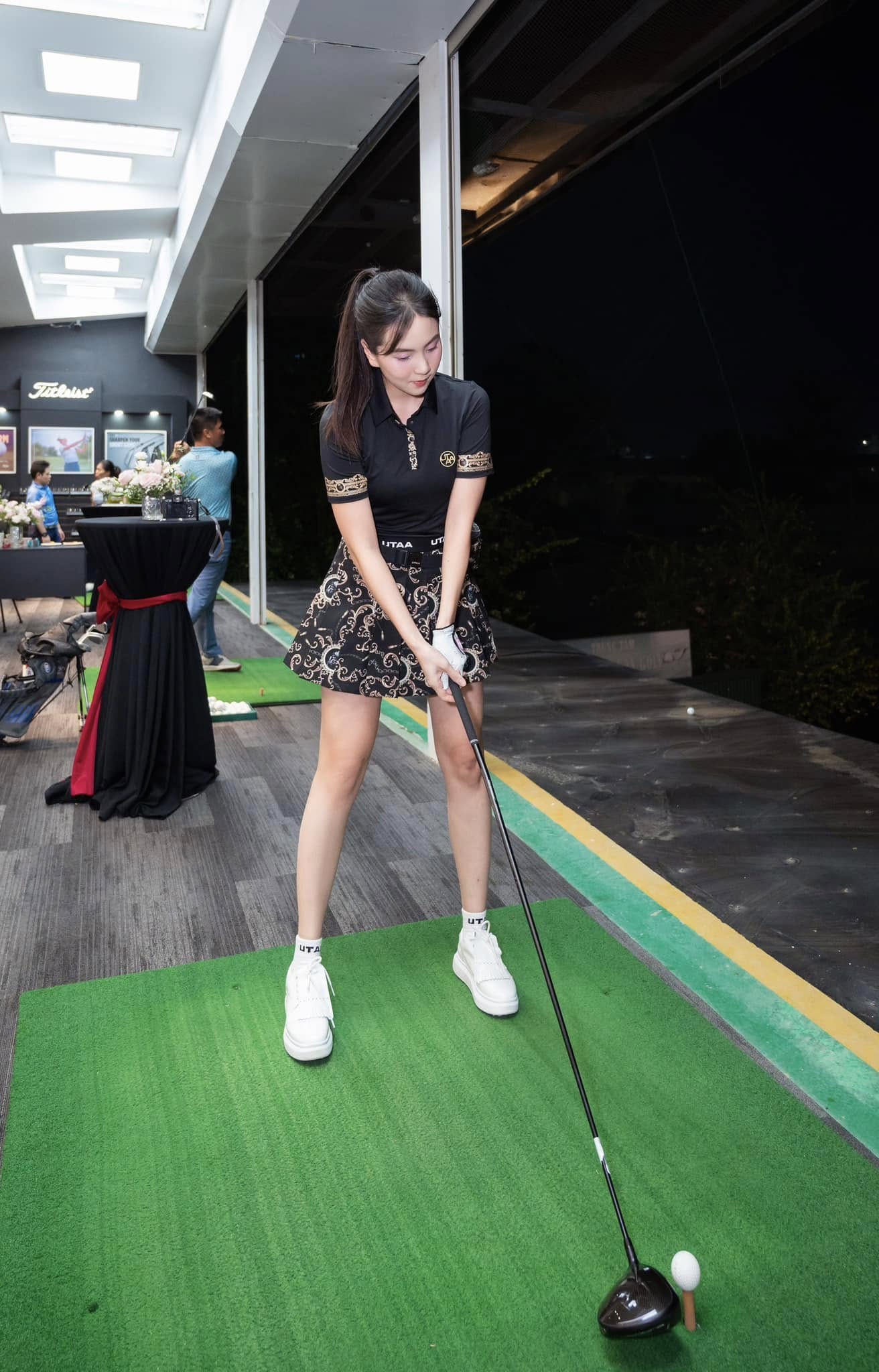 Đẹp và sang trong từng khung hình chơi thể thao, MC Mai Ngọc có bí quyết giữ dáng cực đỉnh!- Ảnh 13. Đẹp và sang trong từng khung hình chơi thể thao, MC Mai Ngọc có bí quyết giữ dáng cực đỉnh!- Ảnh 13.
