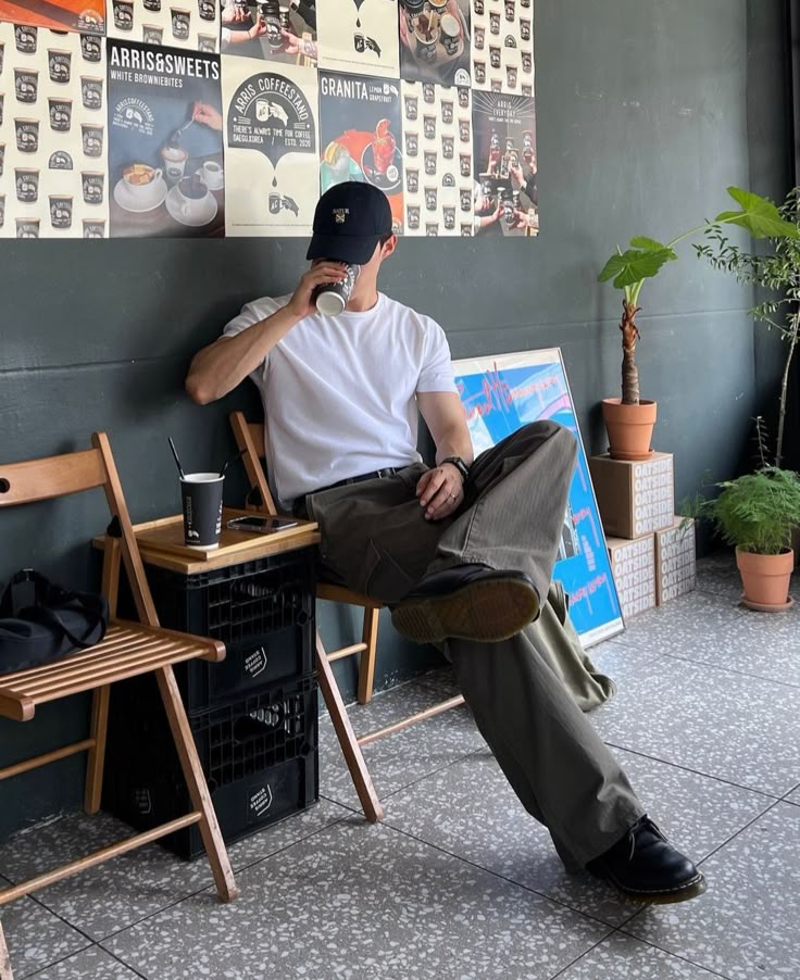 5 tư thế, dáng người "bóc mẽ" người có EQ thấp - Ảnh 2. 5 tư thế, dáng người "bóc mẽ" người có EQ thấp - Ảnh 2.
