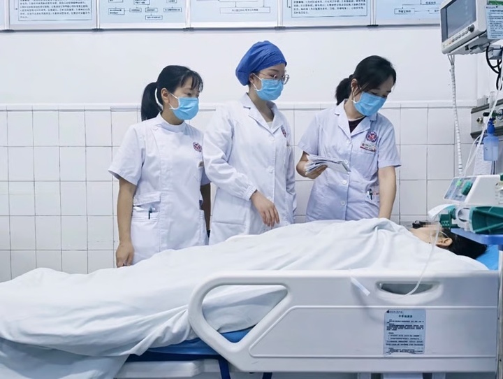 Thiếu nữ suýt chết vì chỉ ăn rau, uống thuốc nhuận tràng để vừa váy sinh nhật - Ảnh 4. Thiếu nữ suýt chết vì chỉ ăn rau, uống thuốc nhuận tràng để vừa váy sinh nhật - Ảnh 4.