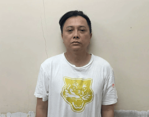 Diệp Lâm Anh thẳng tay chia sẻ hình ảnh NTK Công Trí bị bắt: Diệp Lâm Anh thẳng tay chia sẻ hình ảnh NTK Công Trí bị bắt: