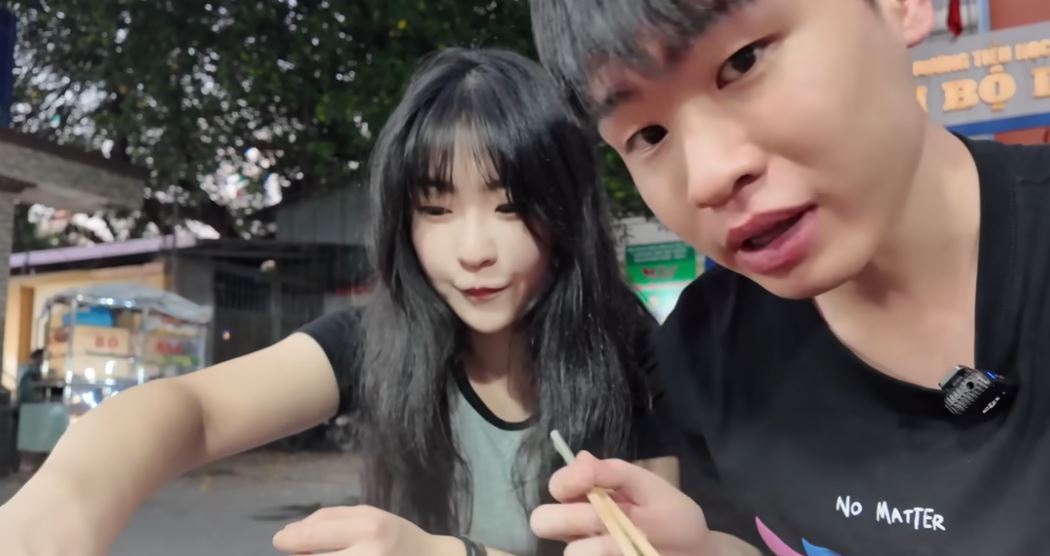 Khách Trung Quốc ngây ngất trước 1 món ăn vỉa hè ở Việt Nam, vét sạch bát không còn một giọt - Ảnh 1. Khách Trung Quốc ngây ngất trước 1 món ăn vỉa hè ở Việt Nam, vét sạch bát không còn một giọt - Ảnh 1.