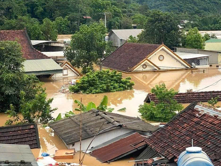 Miền núi Nghệ An tan hoang sau lũ - Ảnh 1. Miền núi Nghệ An tan hoang sau lũ - Ảnh 1.