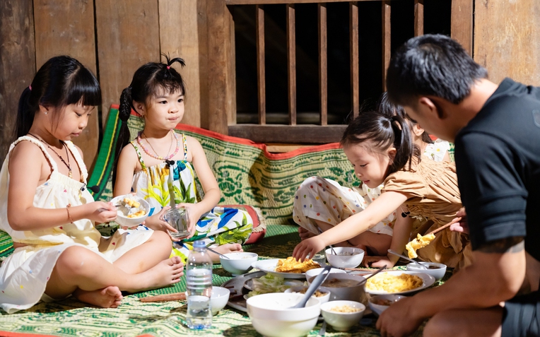 y-hung-cham-4-ban-gai-17531776659621644983117-83-0-1333-2000-crop-1753177683823173758099-1753265223250-1753265228261372819496-0-0-477-764-crop-17532653663351157929728.jpg