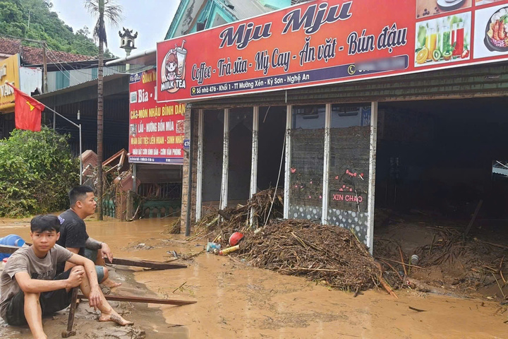 Miền núi Nghệ An tan hoang sau lũ - Ảnh 12. Miền núi Nghệ An tan hoang sau lũ - Ảnh 12.