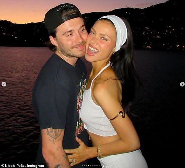 Sau loạt ảnh bán nude gây sốc, dâu cả nhà Beckham lại lộ ảnh gợi cảm giữa drama gia đình- Ảnh 3. Sau loạt ảnh bán nude gây sốc, dâu cả nhà Beckham lại lộ ảnh gợi cảm giữa drama gia đình- Ảnh 3.