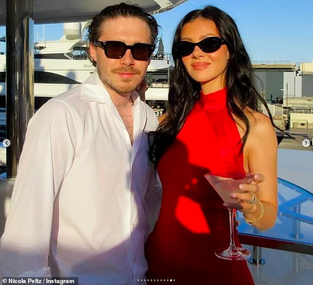Sau loạt ảnh bán nude gây sốc, dâu cả nhà Beckham lại lộ ảnh gợi cảm giữa drama gia đình- Ảnh 5. Sau loạt ảnh bán nude gây sốc, dâu cả nhà Beckham lại lộ ảnh gợi cảm giữa drama gia đình- Ảnh 5.
