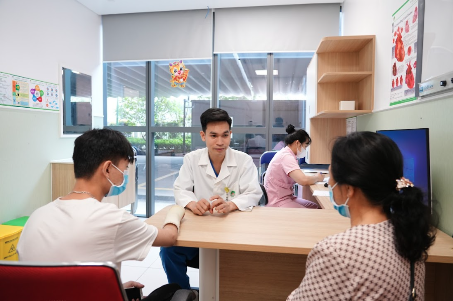 Tràn lan thông tin "trẻ mầm non tập viết sớm hại cho sự phát triển xương": Bác sĩ đính chính - Ảnh 4. Tràn lan thông tin "trẻ mầm non tập viết sớm hại cho sự phát triển xương": Bác sĩ đính chính - Ảnh 4.