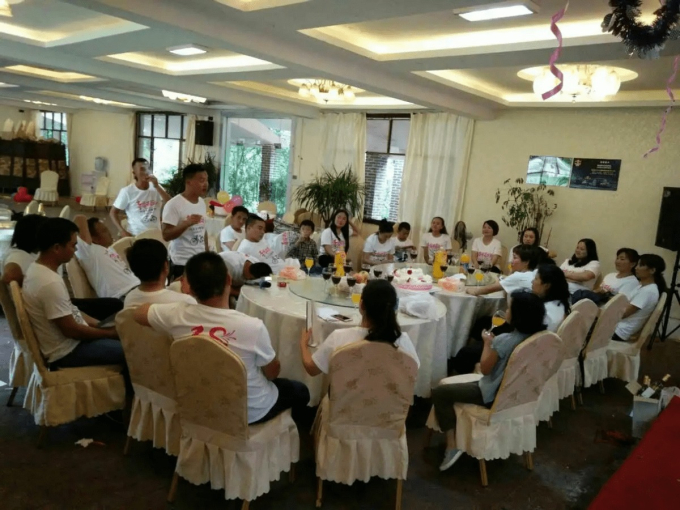 Đi họp lớp, tôi xin về sớm: Vừa về đến nhà nhận được tin nhắn từ lớp trưởng, thề không bao giờ đi họp lớp nữa - Ảnh 1. Đi họp lớp, tôi xin về sớm: Vừa về đến nhà nhận được tin nhắn từ lớp trưởng, thề không bao giờ đi họp lớp nữa - Ảnh 1.