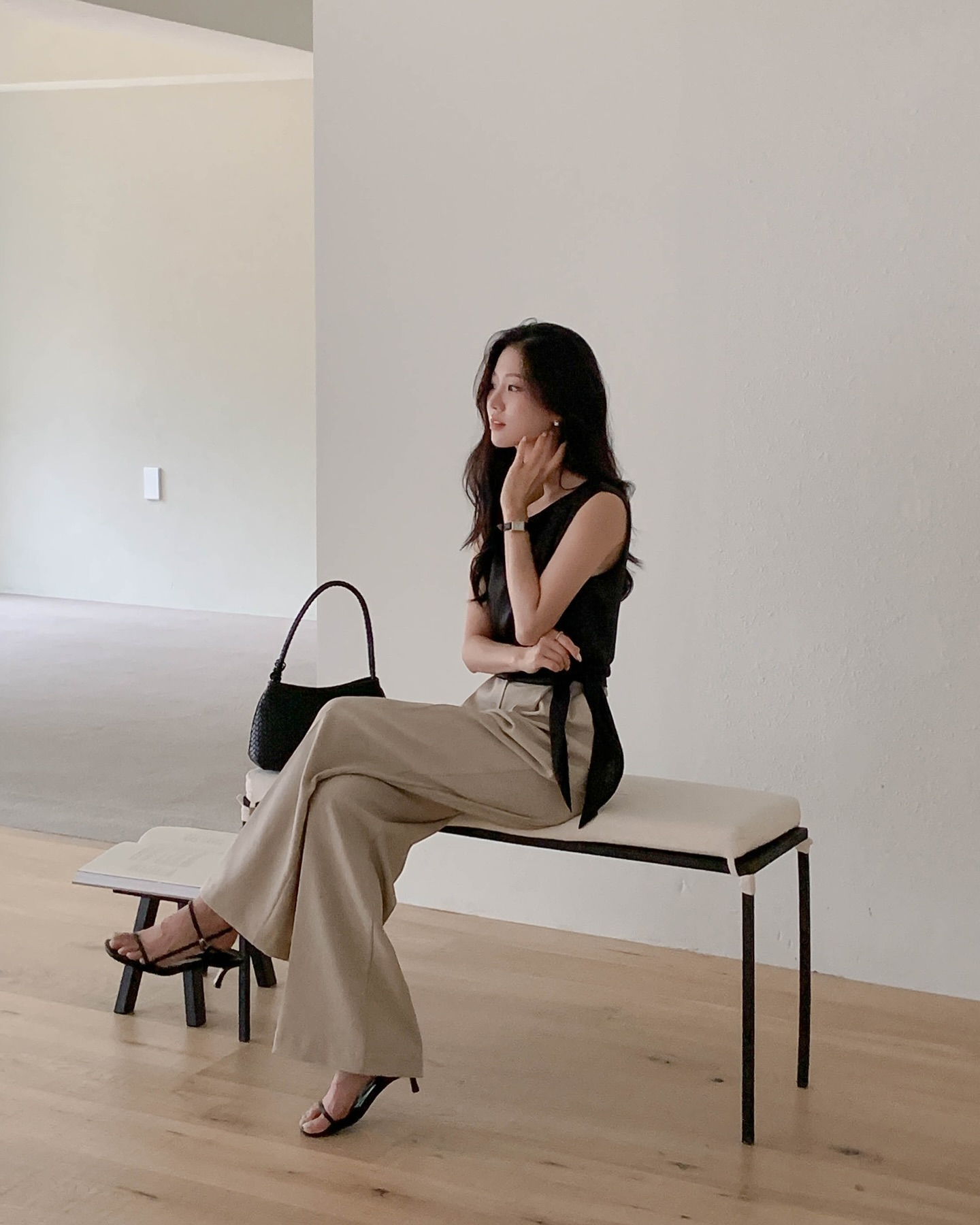 10 cách mặc quần ống rộng tuyệt đối sành điệu dành cho những ai theo đuổi phong cách tối giản - Ảnh 8. 10 cách mặc quần ống rộng tuyệt đối sành điệu dành cho những ai theo đuổi phong cách tối giản - Ảnh 8.