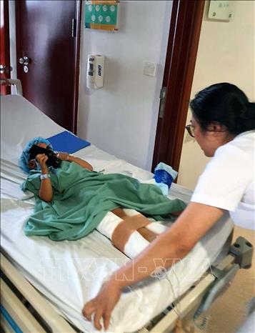 Đi du lịch cùng với gia đình tại Ninh Bình, cháu bé 4 tuổi bị ngã từ tầng 2 khách sạn do cửa sổ không có song chắn - Ảnh 1.