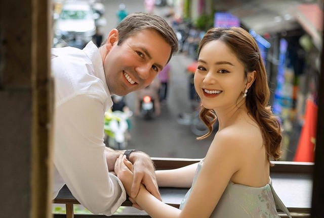 Chuyện tình của nữ diễn viên Việt nổi tiếng với chồng Tây cao 2m: Hẹn hò sau 3 ngày gặp gỡ, 8 năm không đám cưới, dừng lại đầy tiếc nuối - Ảnh 1.