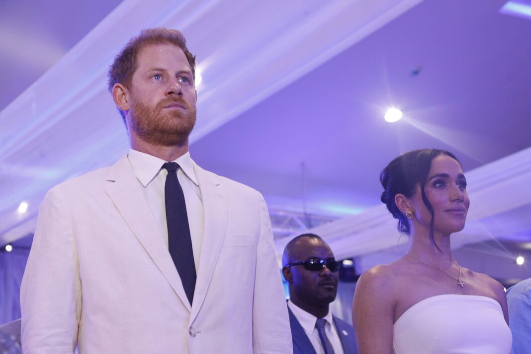 Meghan Markle sắp ra hồi ký tiết lộ bí mật hoàng gia? Cái giá có thể lên tới hàng chục triệu bảng- Ảnh 2.