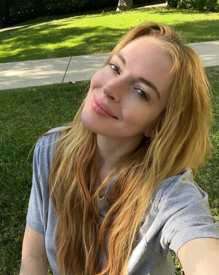 Màn &quot;trẻ lại 10 năm&quot; của Lindsay Lohan: Điều kỳ diệu sau làn da hết sạch dấu hiệu lão hóa tuổi 39- Ảnh 8.