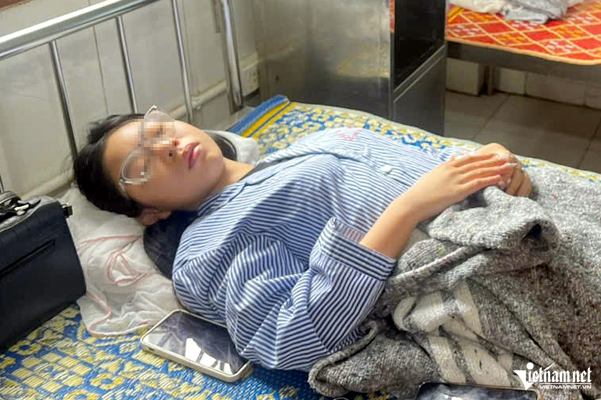 Chuyến du lịch trở thành bi kịch của nữ sinh 14 tuổi trong vụ lật xe khách: Đoàn 10 người có đến 5 người tử vong , trong đó có cả mẹ và dì ruột - Ảnh 1.