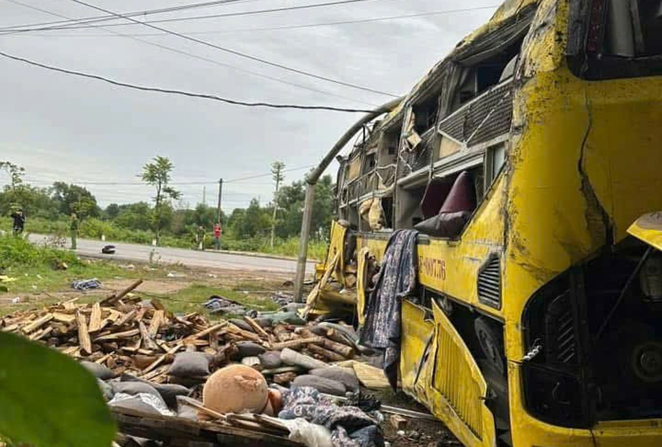 Hé lộ dữ liệu đăng kiểm vụ xe khách lật khiến nhiều người tử nạn ở Hà Tĩnh - Ảnh 1.