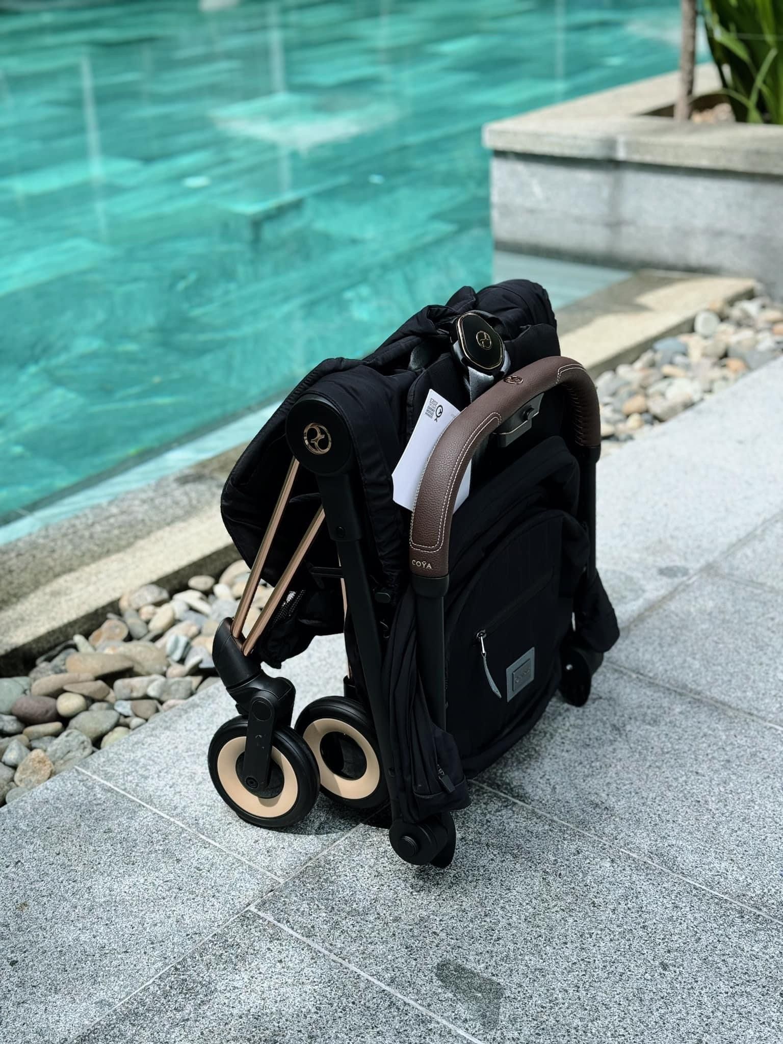 Dù bận bịu nhưng mẹ Mai Ngọc vẫn cho bé Panda đi dạo sáng sớm trên chiếc siêu xe giá Dù bận bịu nhưng mẹ Mai Ngọc vẫn cho bé Panda đi dạo sáng sớm trên chiếc siêu xe giá