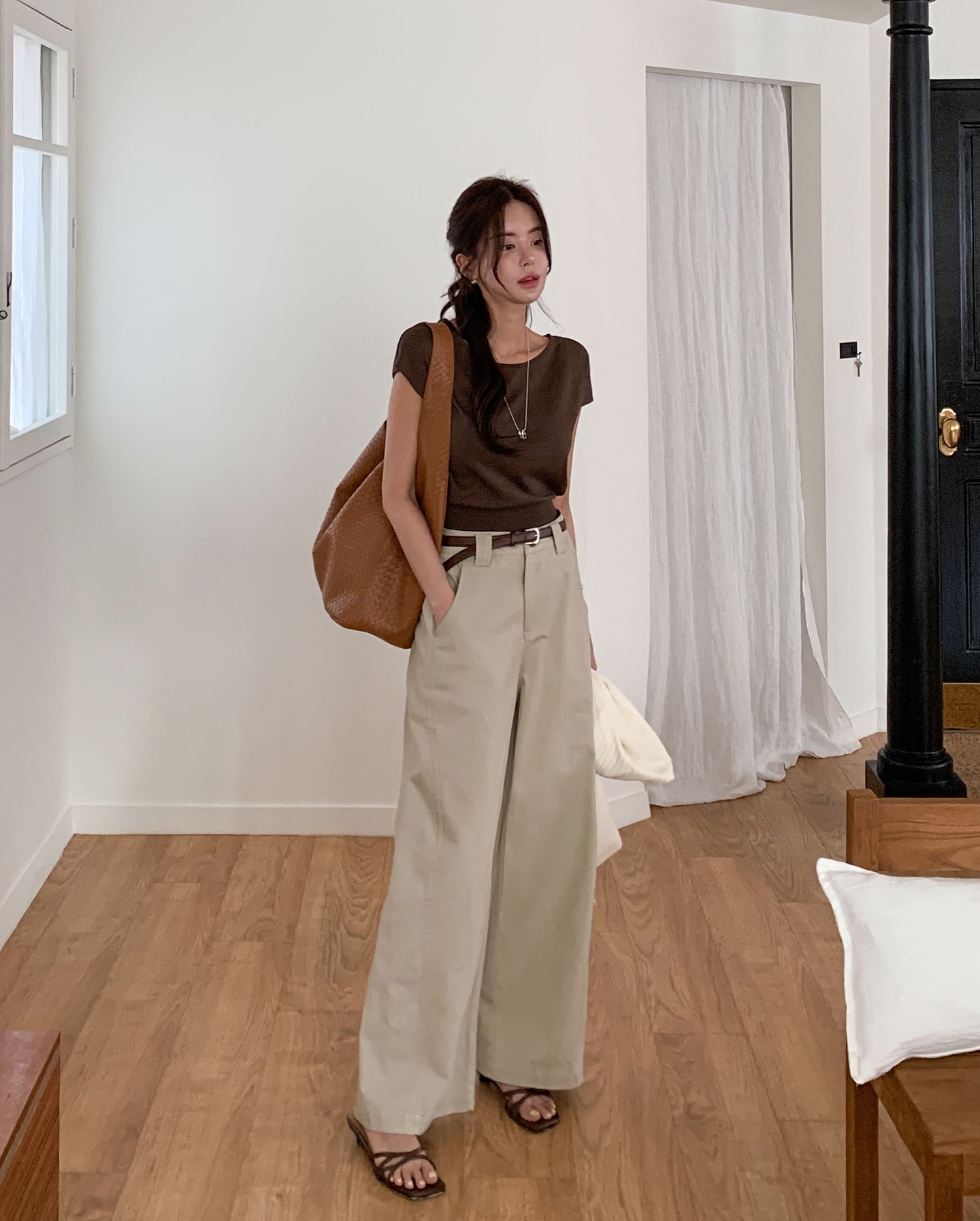 Chưa bao giờ đồ màu nâu hot như bây giờ: 10 cách mặc giúp vẻ ngoài rất sang mà không bị già - Ảnh 7. Chưa bao giờ đồ màu nâu hot như bây giờ: 10 cách mặc giúp vẻ ngoài rất sang mà không bị già - Ảnh 7.