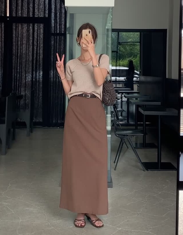 Chưa bao giờ đồ màu nâu hot như bây giờ: 10 cách mặc giúp vẻ ngoài rất sang mà không bị già - Ảnh 1. Chưa bao giờ đồ màu nâu hot như bây giờ: 10 cách mặc giúp vẻ ngoài rất sang mà không bị già - Ảnh 1.