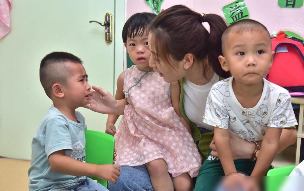 Giáo viên mầm non nói thẳng: Trẻ ngày đầu đi học không khóc thường có 3 đặc điểm này- Ảnh 2.
