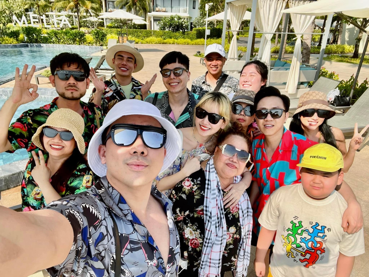 dress-code-hoi-ban-tran-thanh-1-1647078510-1753492690197160401013-1753511475912-1753511476951414259292.jpg
