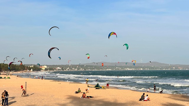 Bãi biển Việt Nam vừa được vinh danh "hàng đầu Đông Nam Á": Địa hình đặc biệt, rất ít khi có bão - Ảnh 3. Bãi biển Việt Nam vừa được vinh danh "hàng đầu Đông Nam Á": Địa hình đặc biệt, rất ít khi có bão - Ảnh 3.