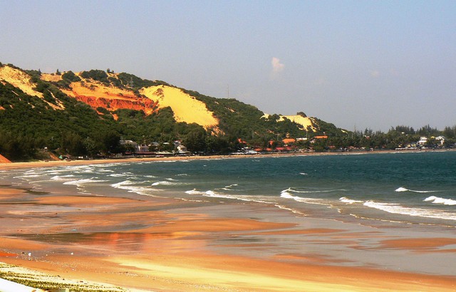 Bãi biển Việt Nam vừa được vinh danh "hàng đầu Đông Nam Á": Địa hình đặc biệt, rất ít khi có bão - Ảnh 2. Bãi biển Việt Nam vừa được vinh danh "hàng đầu Đông Nam Á": Địa hình đặc biệt, rất ít khi có bão - Ảnh 2.