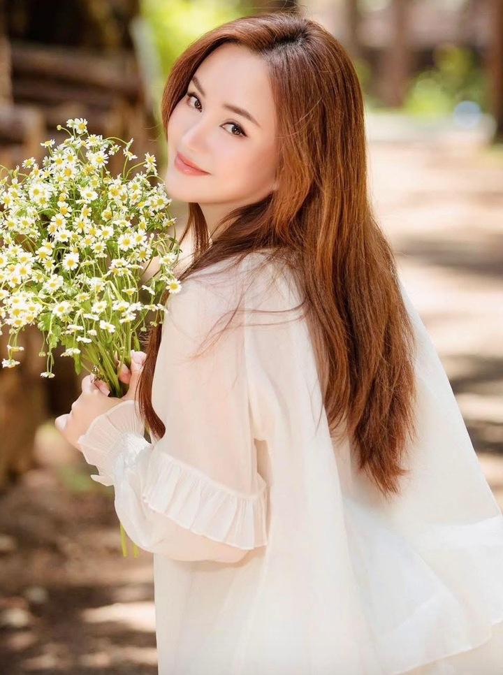 Bất ngờ với cát-xê của Vy Oanh khi hát trong đêm nhạc Jimmii Nguyễn - Ảnh 1.