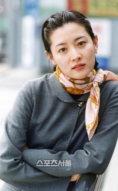 Ngoài phim Nàng Dae Jang Geum, Lee Young Ae còn xinh đẹp rung động lòng người với tạo hình hiện đại, đẳng cấp &quot;quốc bảo nhan sắc&quot; là đây- Ảnh 13.