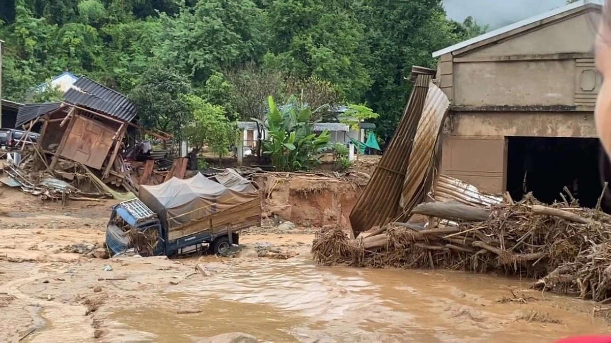 Lũ quét, sạt lở đất khiến 4 người chết và mất tích, 35 hộ ở Sơn La phải di dời khẩn cấp - Ảnh 3. Lũ quét, sạt lở đất khiến 4 người chết và mất tích, 35 hộ ở Sơn La phải di dời khẩn cấp - Ảnh 3.