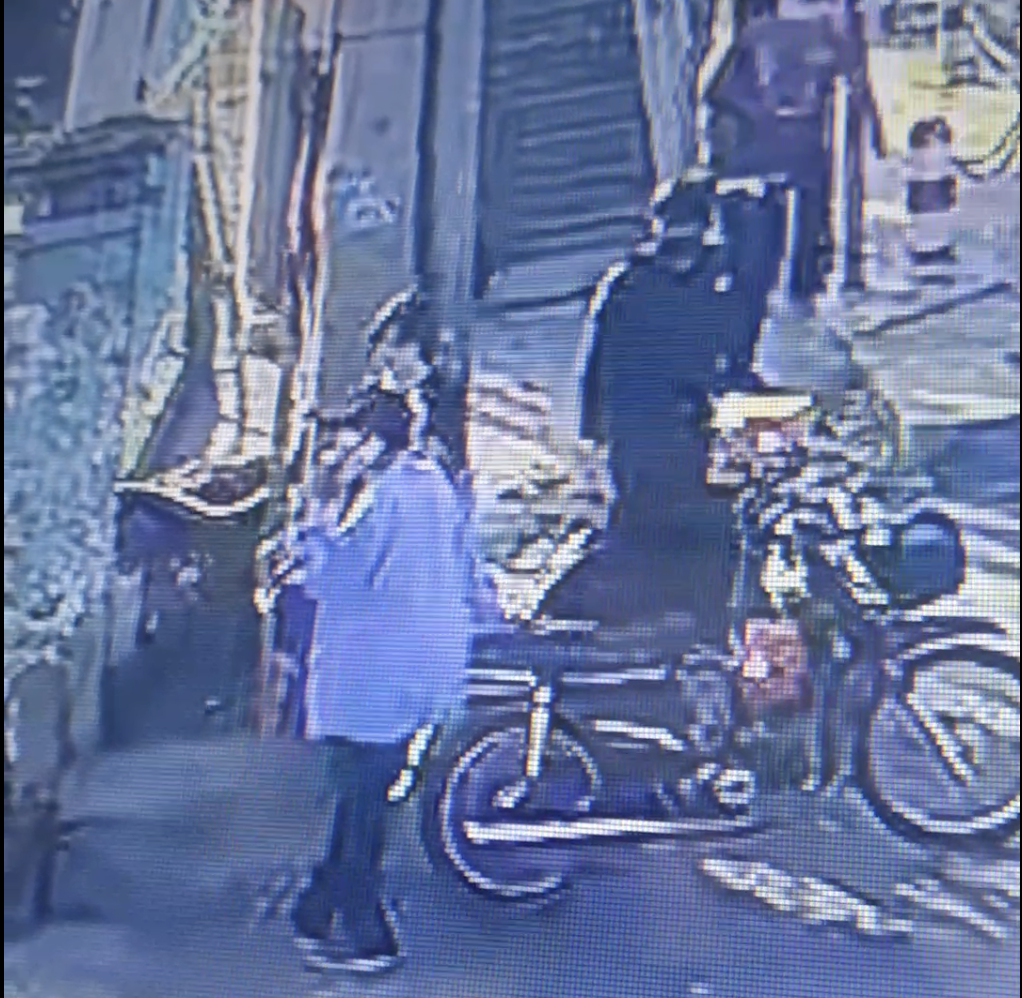 Vụ mất tích kỳ lạ của bé gái 13 tuổi: Đoạn camera từ xe khách, hai người xe ôm và hành trình đoàn tụ - Ảnh 2. Vụ mất tích kỳ lạ của bé gái 13 tuổi: Đoạn camera từ xe khách, hai người xe ôm và hành trình đoàn tụ - Ảnh 2.