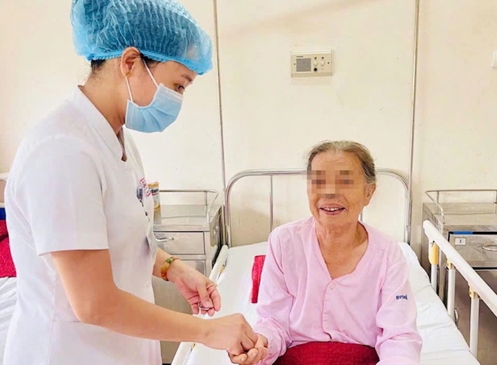Thông tin mới nhất vụ 23 người nhập viện sau đám giỗ nghi do ngộ độc ở Huế - Ảnh 1. Thông tin mới nhất vụ 23 người nhập viện sau đám giỗ nghi do ngộ độc ở Huế - Ảnh 1.